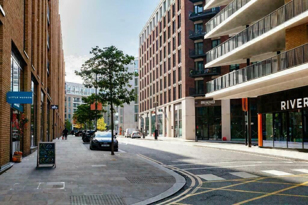 Deluxe Double Bed In Shared Apt Near Canary Wharf, City Airport & O2 Arena With Thames View Londyn Zewnętrze zdjęcie