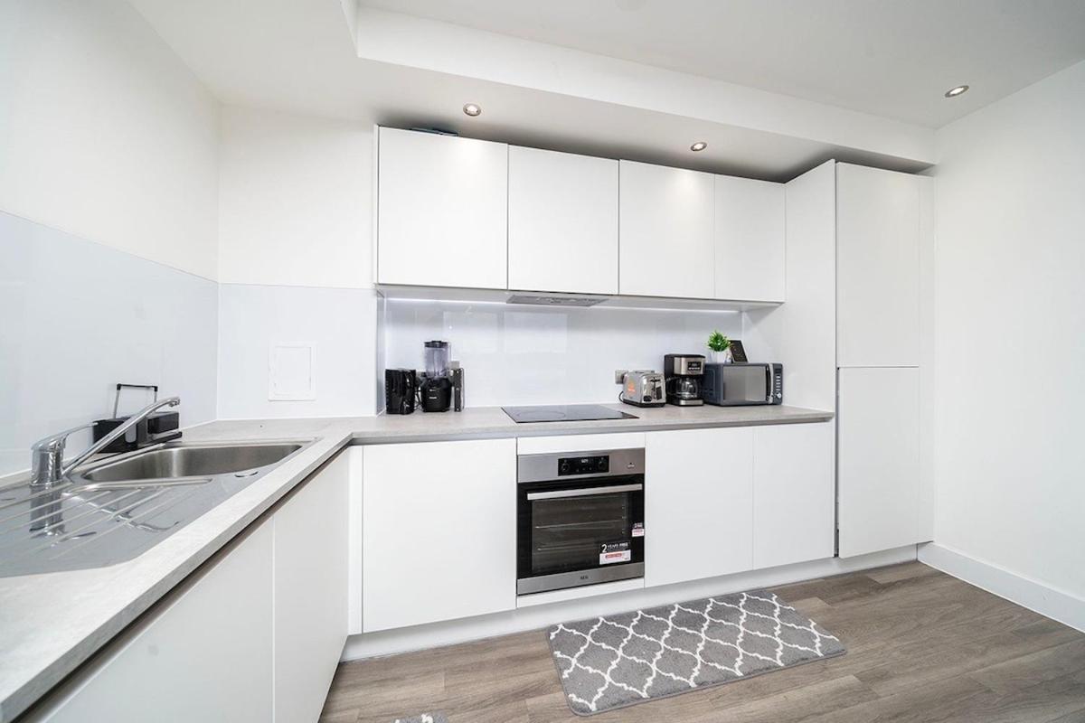 Deluxe Double Bed In Shared Apt Near Canary Wharf, City Airport & O2 Arena With Thames View Londyn Zewnętrze zdjęcie