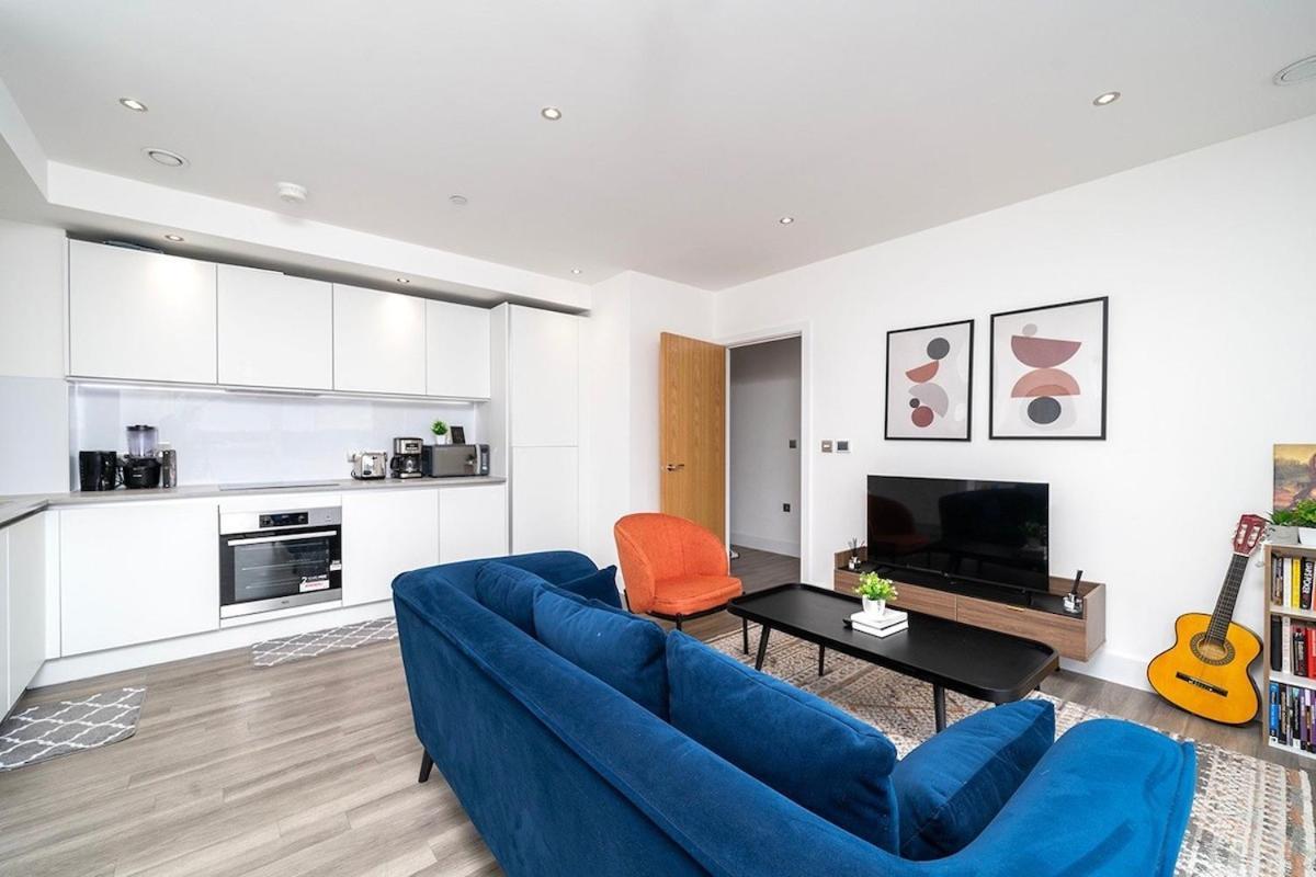 Deluxe Double Bed In Shared Apt Near Canary Wharf, City Airport & O2 Arena With Thames View Londyn Zewnętrze zdjęcie