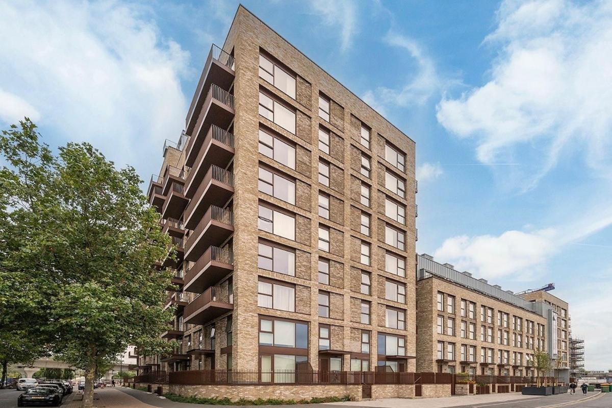 Deluxe Double Bed In Shared Apt Near Canary Wharf, City Airport & O2 Arena With Thames View Londyn Zewnętrze zdjęcie